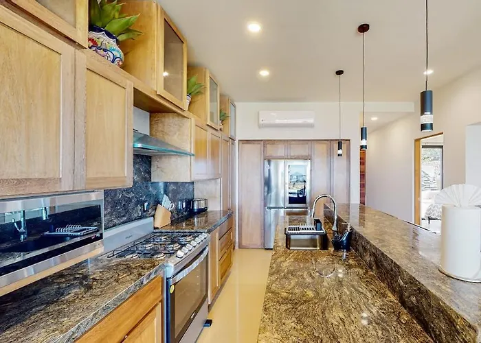 Ground-floor With Ocean View, Pool, Gym, Hot Tub, & Washer/dryer Ferienhaus