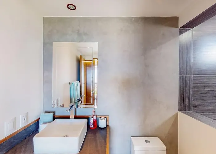 Ground-floor With Ocean View, Pool, Gym, Hot Tub, & Washer/dryer Ferienhaus