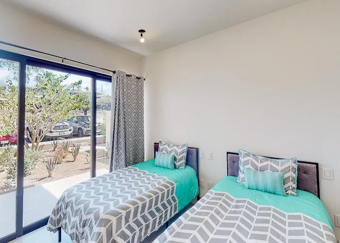 Ground-floor With Ocean View, Pool, Gym, Hot Tub, & Washer/dryer Ferienhaus