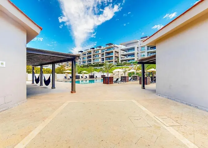 Ground-floor With Ocean View, Pool, Gym, Hot Tub, & Washer/dryer *